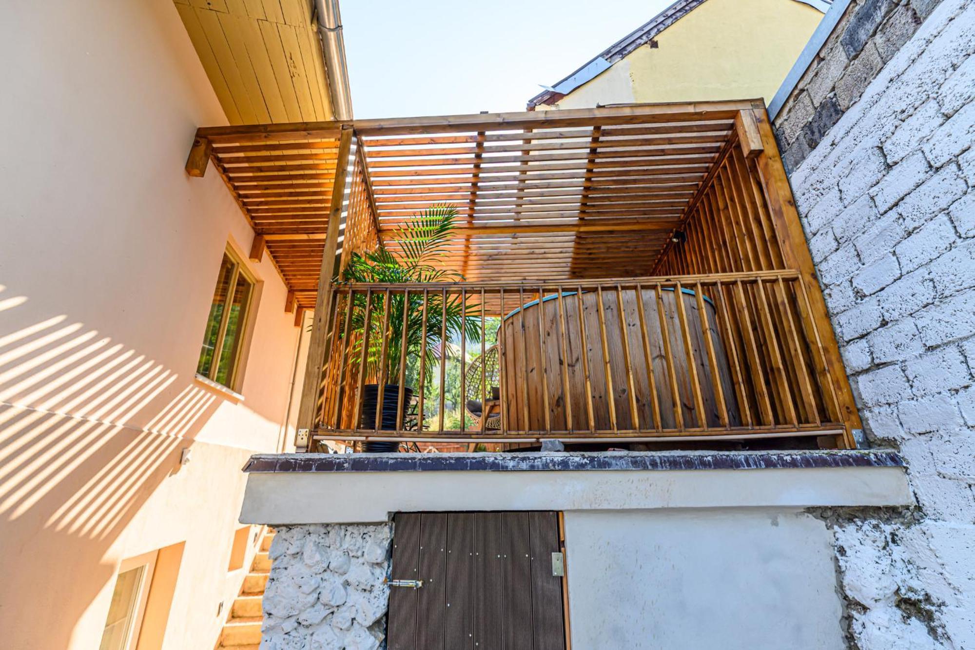 Lagom - Hot Tub Hideout Brasov Bagian luar foto