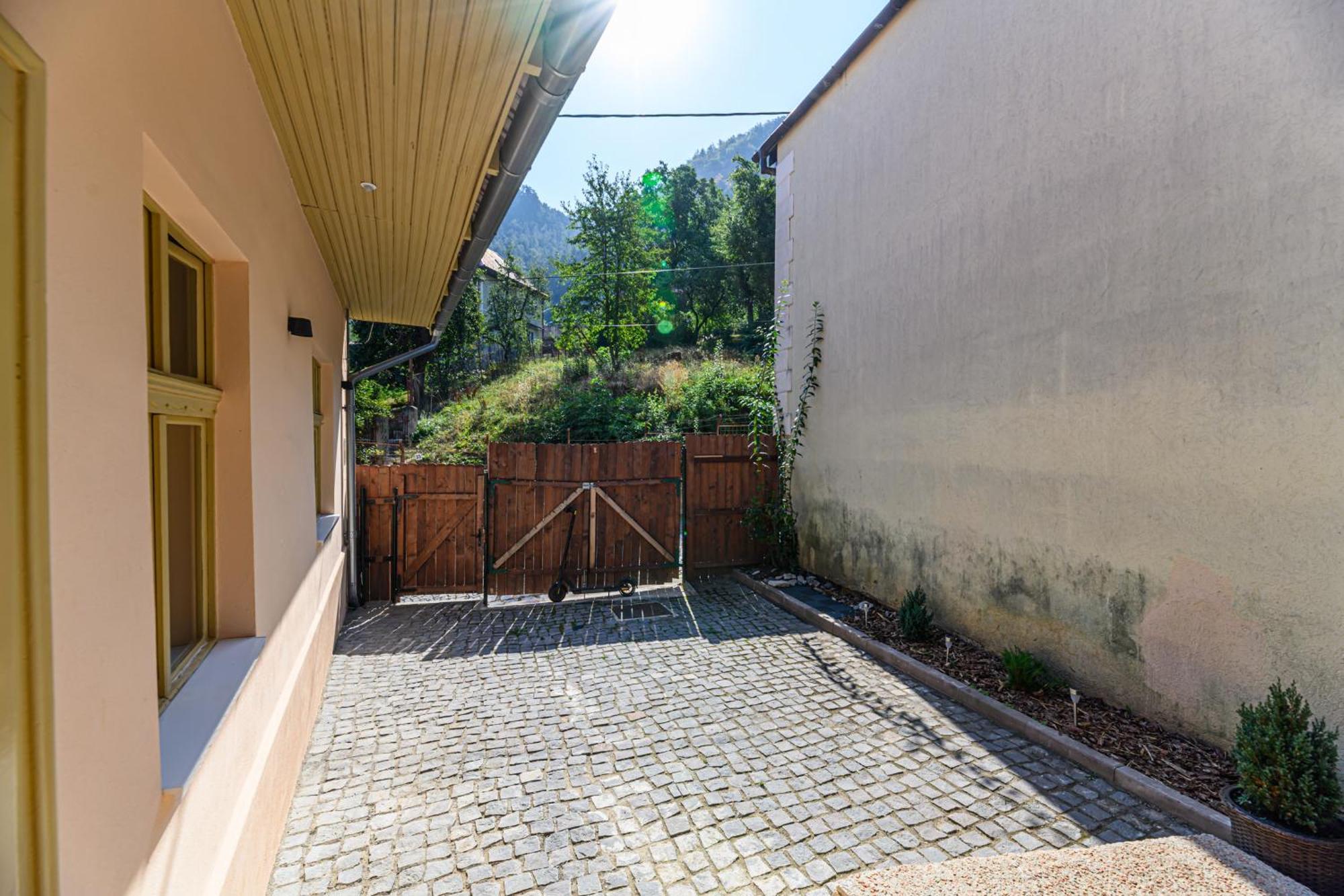 Lagom - Hot Tub Hideout Brasov Bagian luar foto