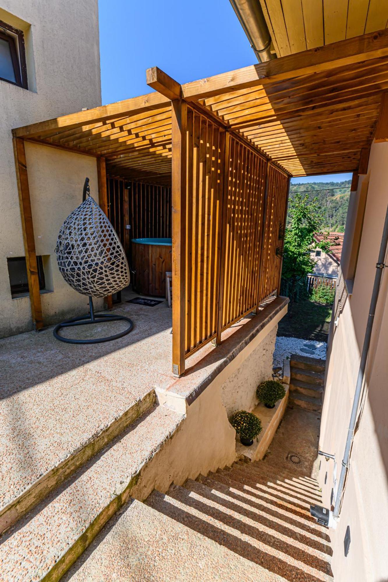 Lagom - Hot Tub Hideout Brasov Bagian luar foto
