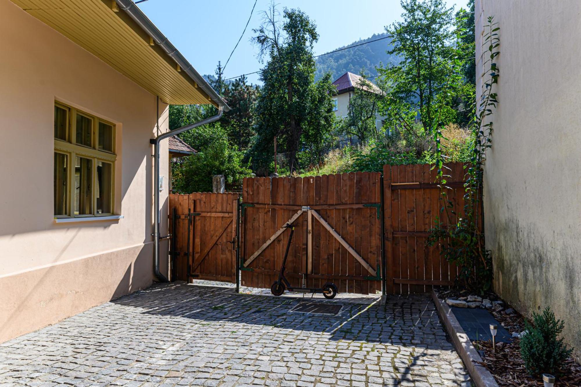 Lagom - Hot Tub Hideout Brasov Bagian luar foto