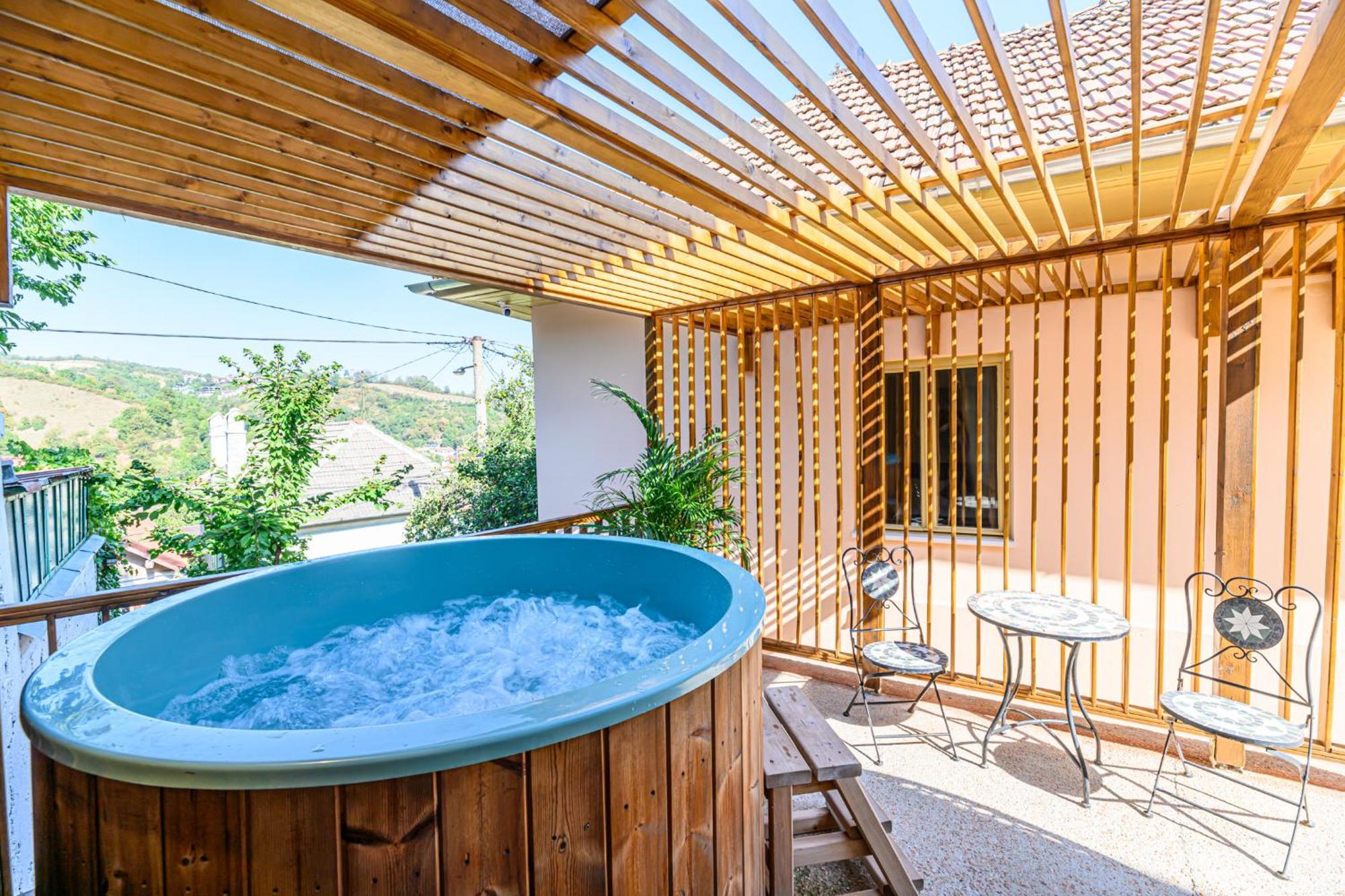 Lagom - Hot Tub Hideout Brasov Bagian luar foto